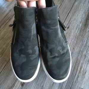 Steve Madden Women's Wedgie Sneaker size 8